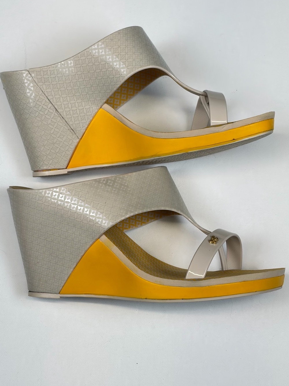 ZAXY TAUPE YELLOW JELLY TOE LOOP WEDGE SANDALS SIZE 10 - Picture 3 of 6